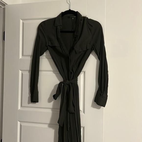 Dynamite khaki button down wrap dress - Picture 1 of 3